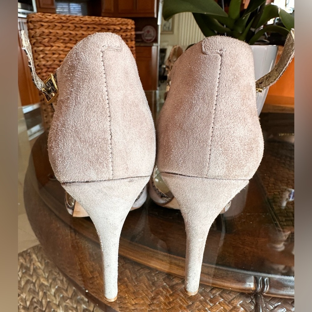 JESSICA SIMPSON BEIGE SUEDE HEELS - Picture 3 of 6